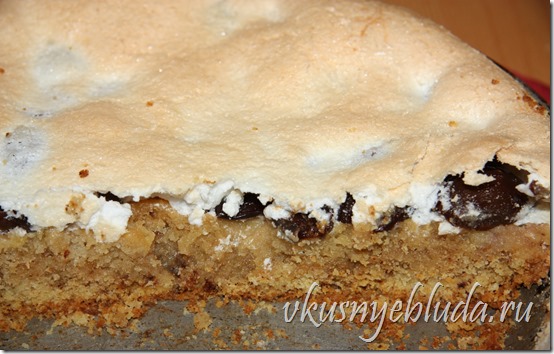 На этом фото отчётливо видно, что готовый Торт "Вместе" покрыт сверху чуть коричневатой хрустящей белковой корочкой - Очень Вкусной!..