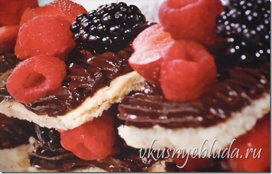 Ссылка этого фото ведёт в рецепт *Миндальный десерт с ягодами